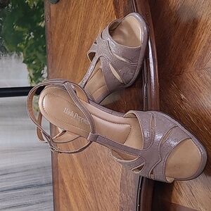Vintage Hush Puppies Womens 9 W sparkly brown Tstrap block heel sandal shoes